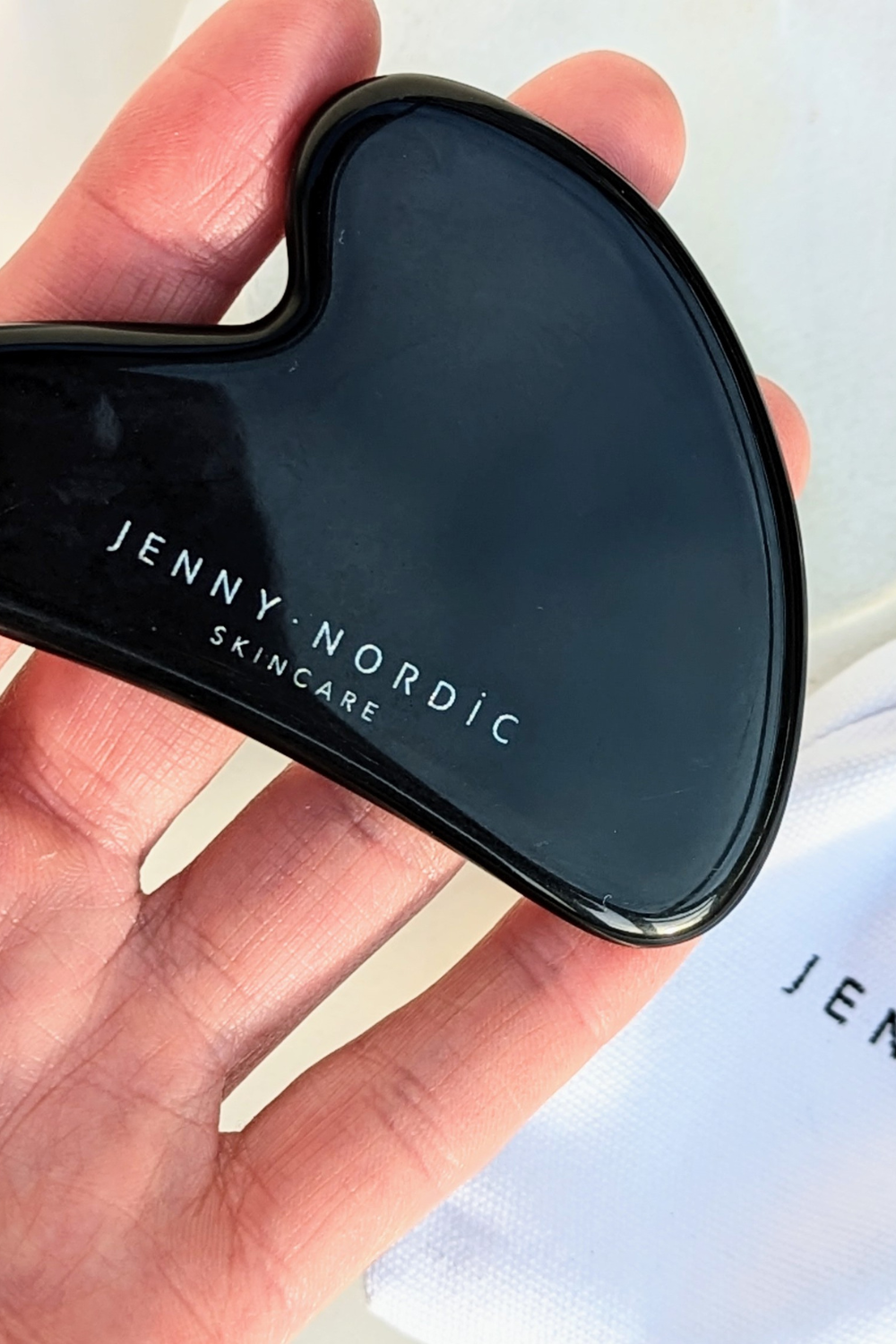 How Can Gua Sha Help with Puffiness and Detox