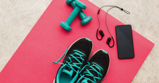 Sneakers, dumbells and phone on yoga mat | Jenny Nordic Skincare